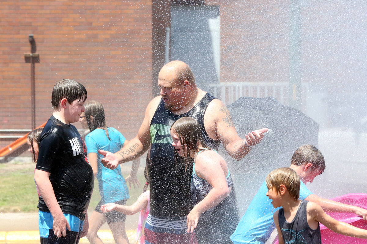 Balloon Days Water Fight (17).jpg